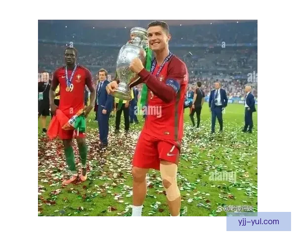 C罗首发57分钟被换下 表情不满引关注